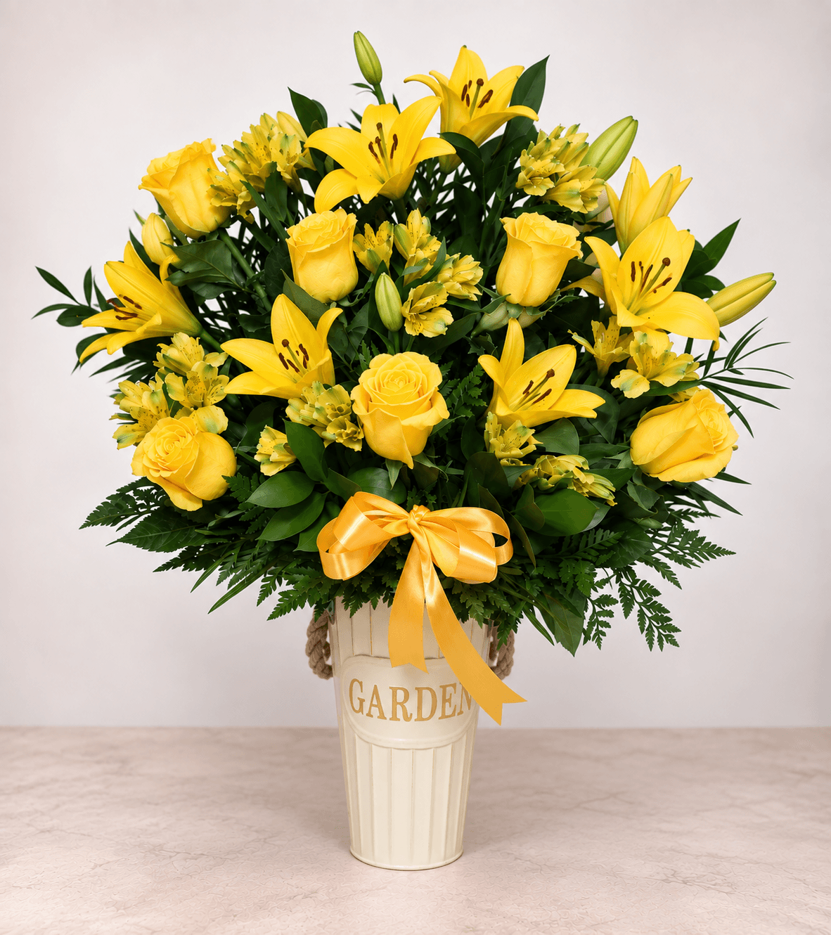 Arreglo mix rosas, liliums y altroemerias amarillo