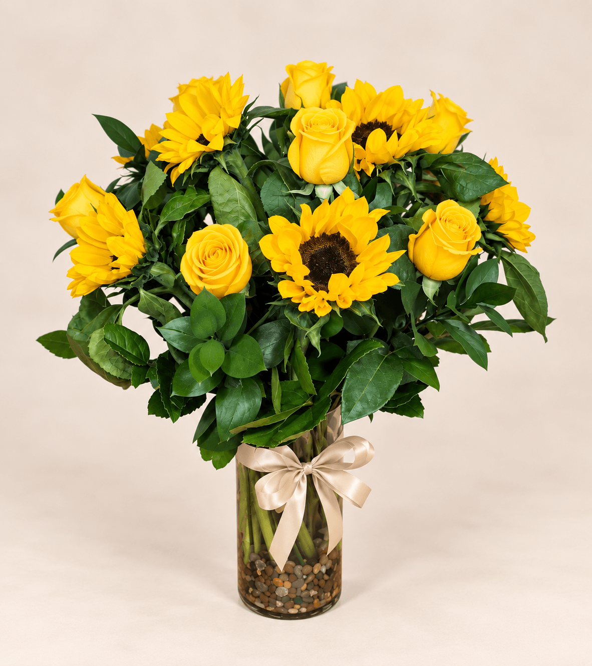 Florero de rosas Amarillas y girasoles
